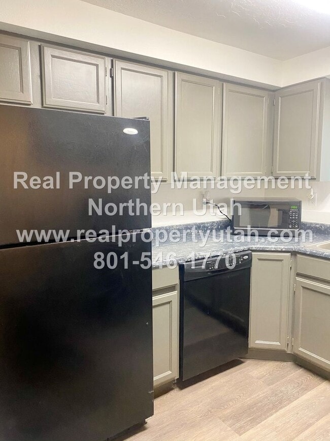 Photo - 3 Bedroom 1.5 Bath Townhome Available in Clearfield