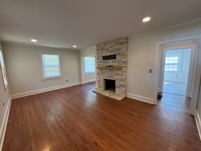 Photo - 2 Bedroom charming bungalow in desirable Oakhurst