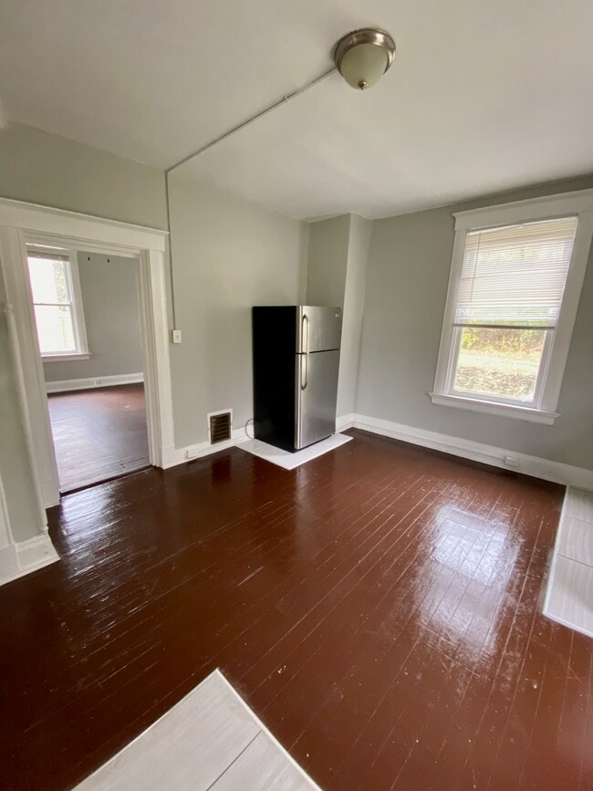 Building Photo - 3927 Cass Ave Unit Cass #2