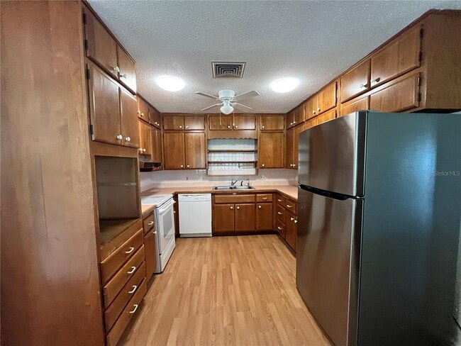 1145 S Lake Reedy Blvd