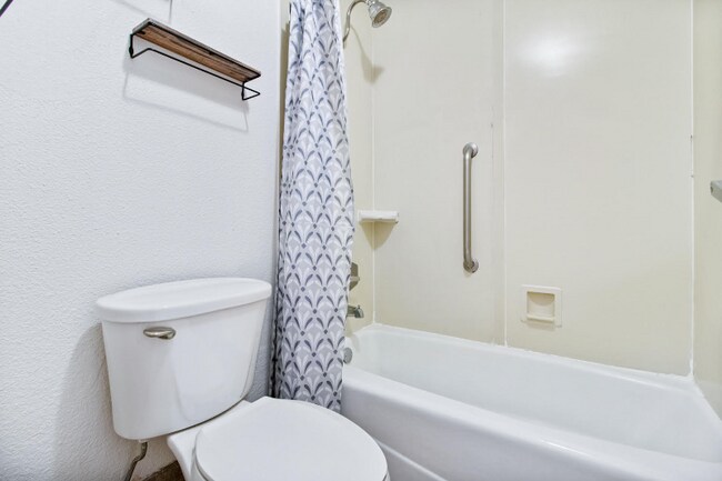 Photo - 2032 NE Evangeline Thruway Unit 1211