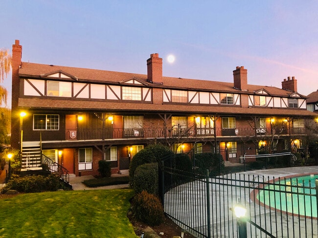 Building Photo - Cambridge Square South