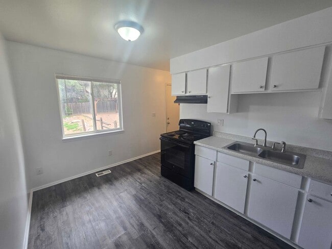 Photo - 321 S Murray Blvd