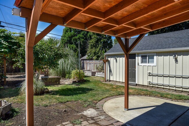 Photo - 4 Bedroom 2 Bathroom Home in Salem