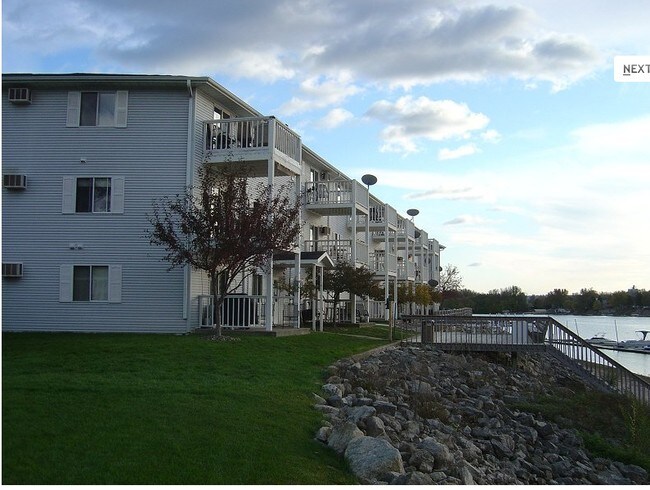 Curated visual reference: Visual Reference: Rivers Edge Apartments La Crosse Wi