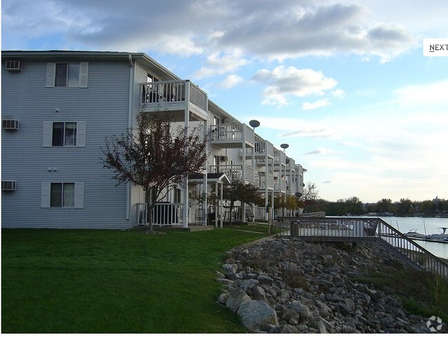 Building Photo - Rivers Edge Apartments