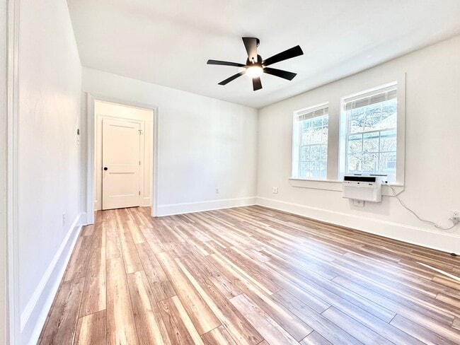 Photo - The Gladiola – Newly Renovated Luxury Livi...