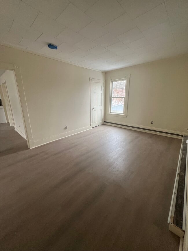 Living Room - 10 Clifford St Unidad 2