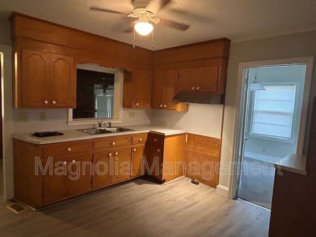 Photo - 930 Buckhorn St