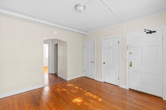 Photo - 1800 W Farwell Ave