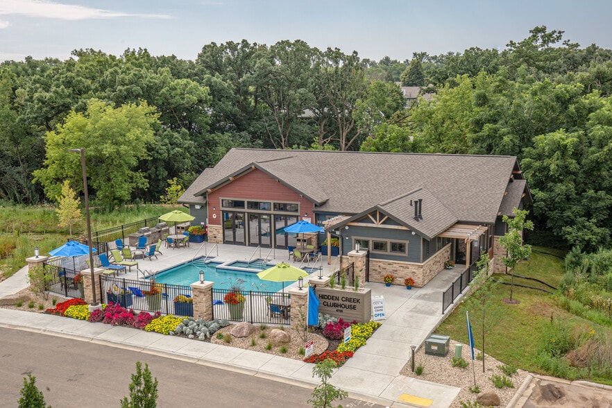 Clubhouse & Pool