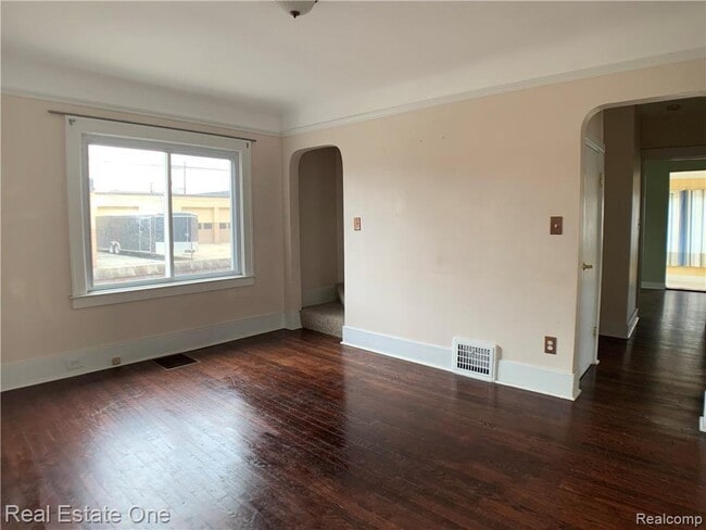 Photo - 3342 Buckingham Ave