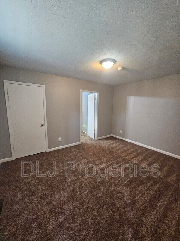 2183 W Hwy 25/70