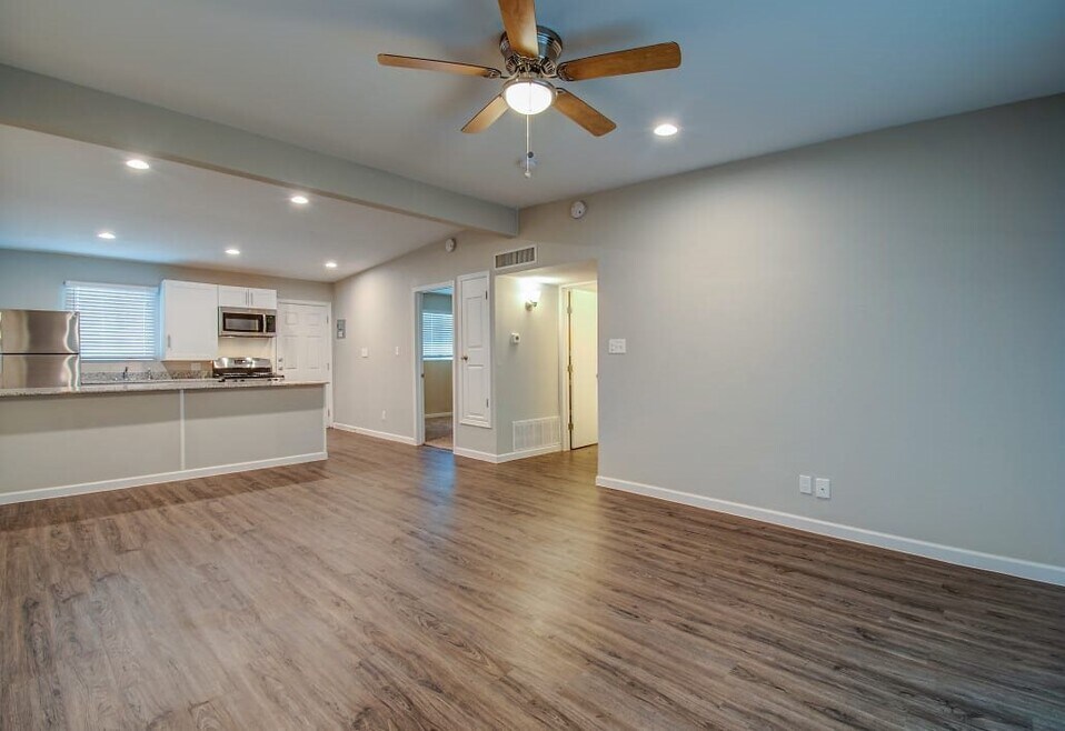 Laguna Shores Apartments