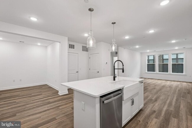 Photo - 21731 Dovekie Ter Unidad 403