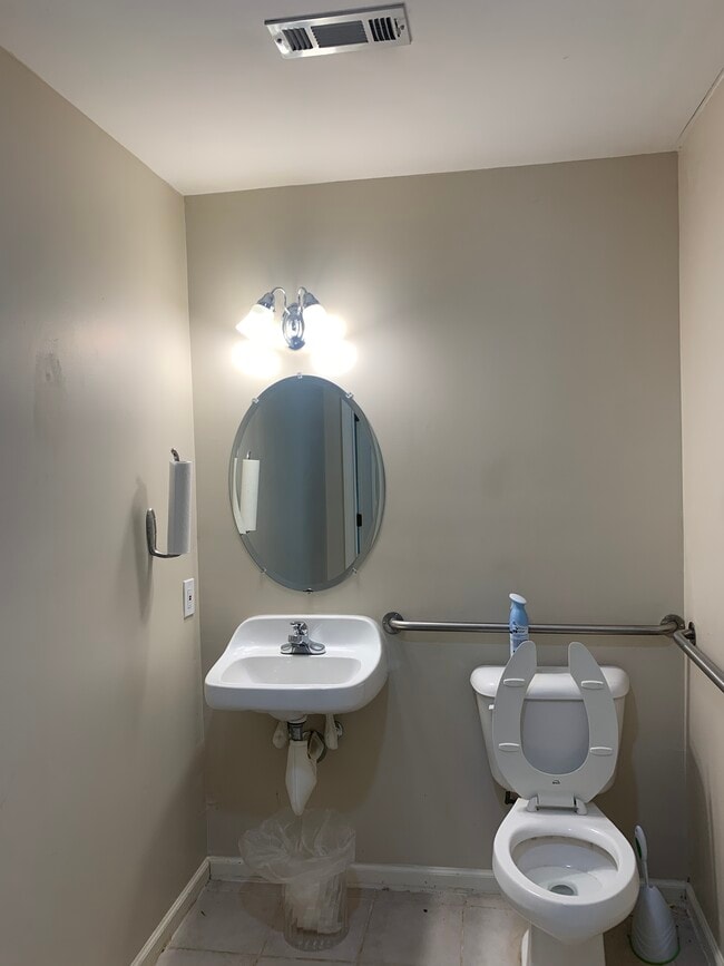 Photo - 3717 Chamblee Dunwoody Rd