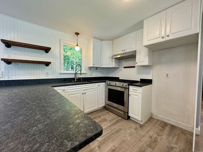 Photo - $3,395 Spacious 4BD/2BA Home w/Fenced Back...