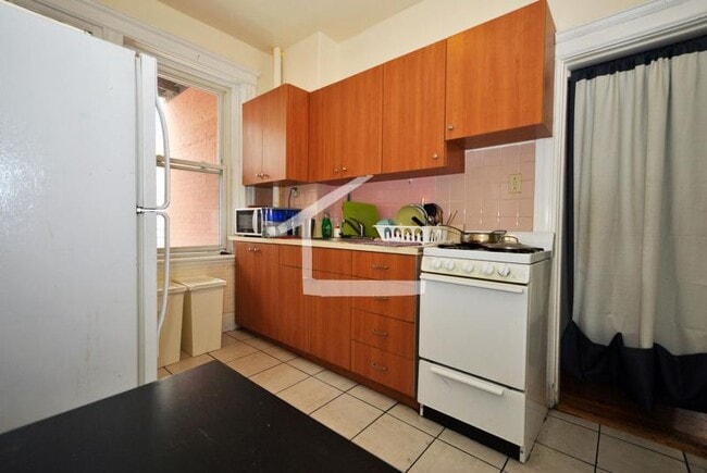 Building Photo - 4 Price Rd Unit 8