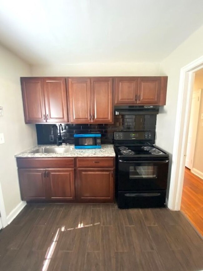 Minutes From Uptown! Updated 3 Bedroom! Rental - House Rental In 