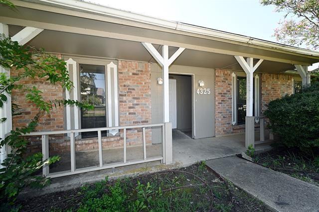 Photo - 4325 Ireland St