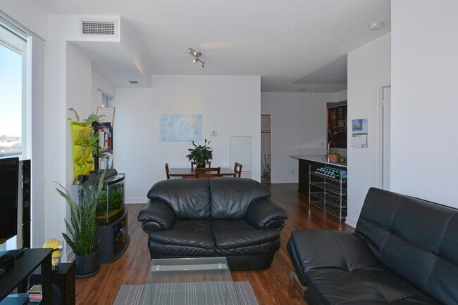 Photo - 260-1260 Sackville St