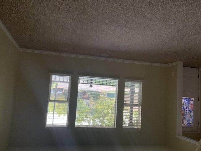 Photo - 422 540