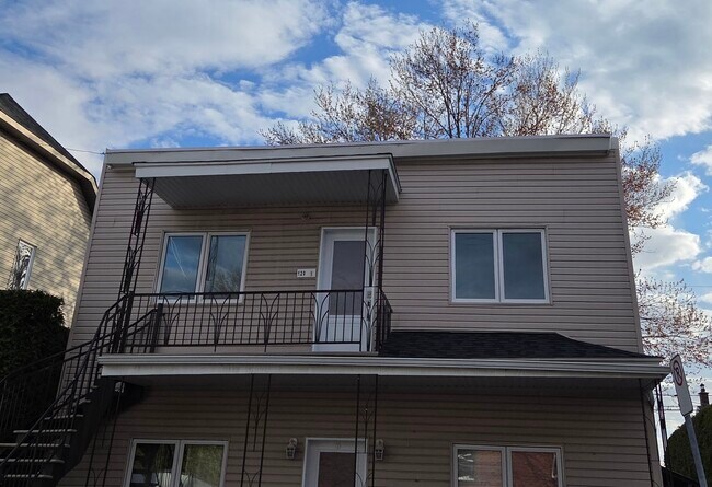 Photo - 120 Major Unit 4 1/2 rénové laval