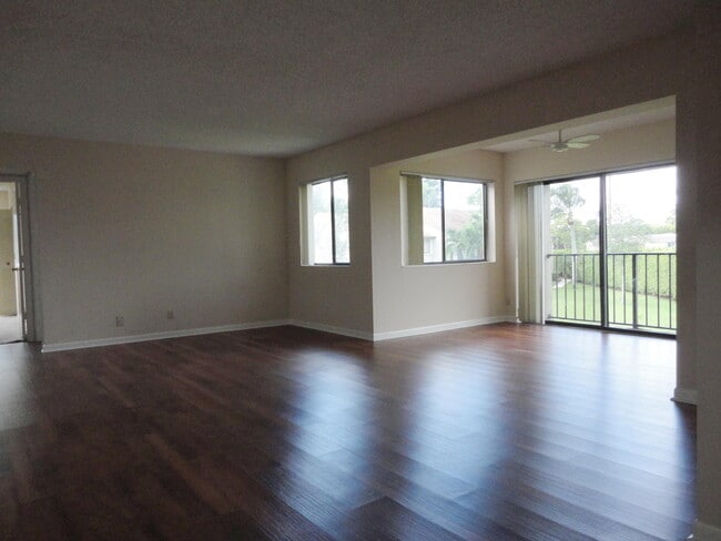 Photo - 523 Shady Pine Way Unidad B2