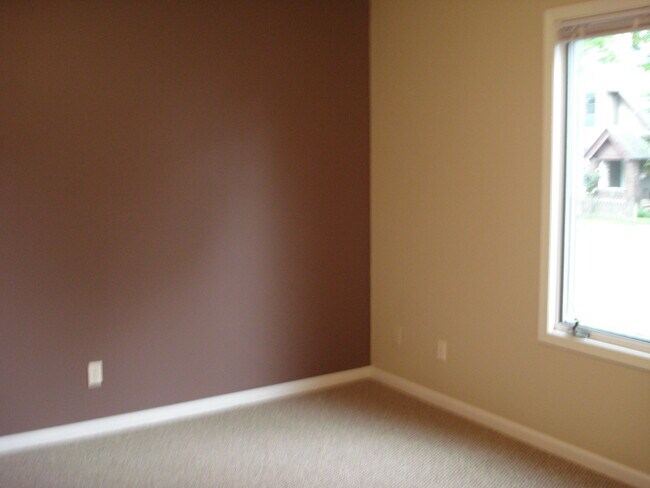 Photo - 34 National Ave SW