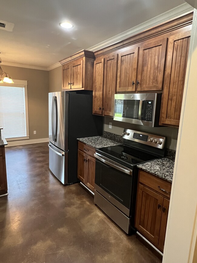 Kitchen 2 - 9255 Coles Ct