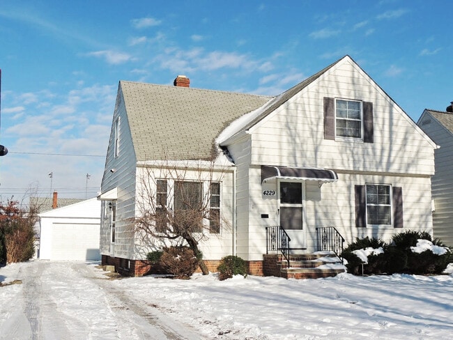 Newly Renovated 4 Bed / 2.5 Bath Bungalow ... - Newly Renovated 4 Bed / 2.5 Bath Bungalow ... Casa