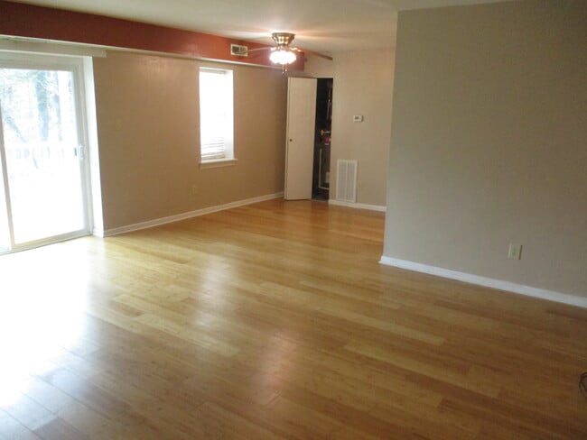 Photo - 545 Burgoyne Rd Unit 4