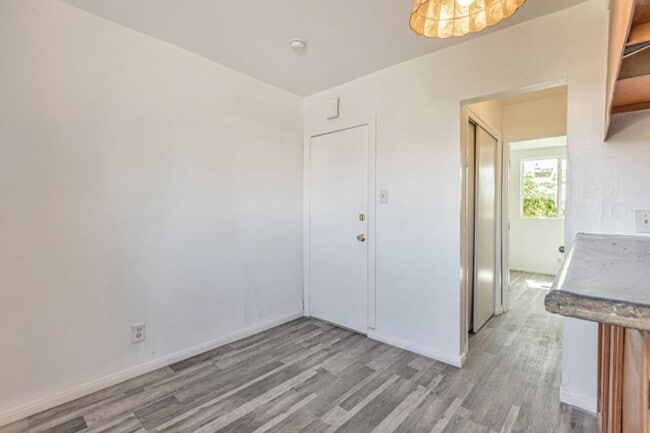 Photo - 847 W 43rd St Rental