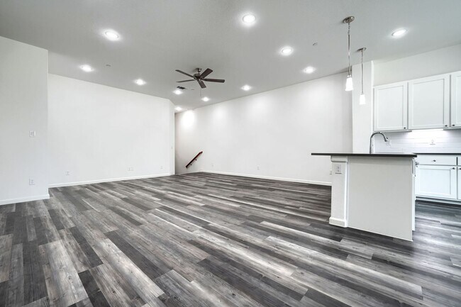 Photo - 4 Bed and 2.5 Bath Luxurious Townhome in Frisco!