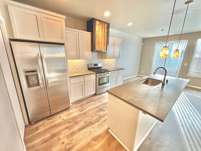 Photo - Newer 3 bedroom 2.5 bathroom Bedroom town home -Prairie High School