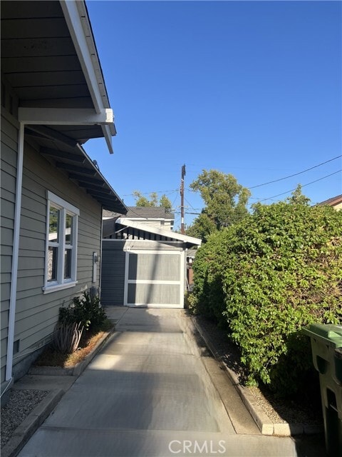 702 N Bushnell Ave