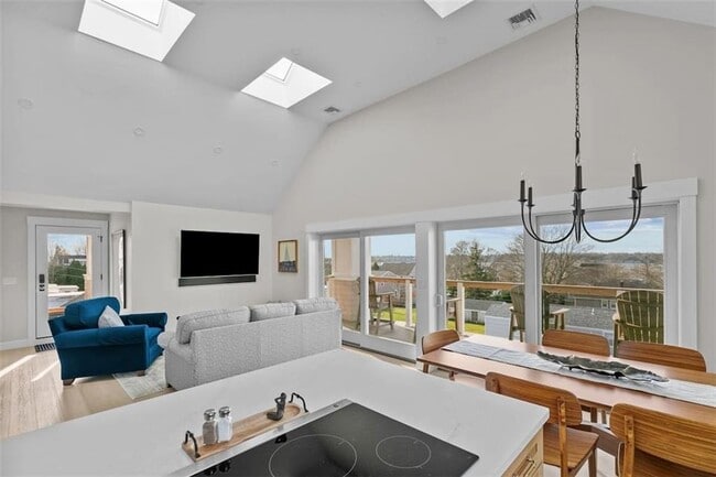 174 Renfrew Ave Unit 2