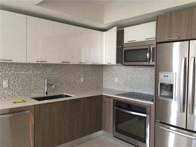 Primer plano de la cocina - 5252 NW 85th Ave Unidad 1110