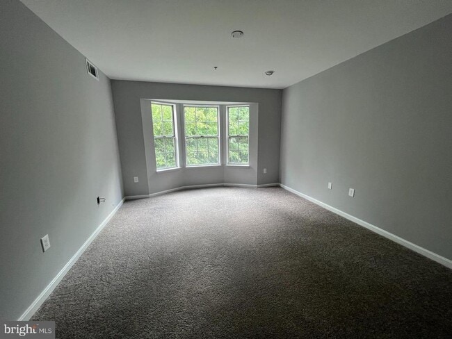 Building Photo - 2071 Alice Ave Unit 2071-304