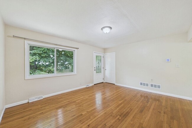 Photo - 1509 Concord St S