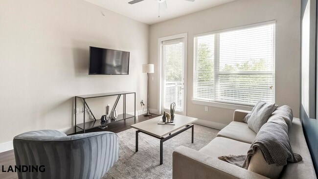 Photo - 3501 Ross Ave Unidad 3057