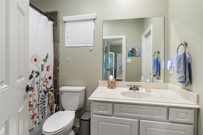 Photo - 408 Fowler St