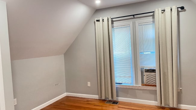 Building Photo - 18 Bradbury St