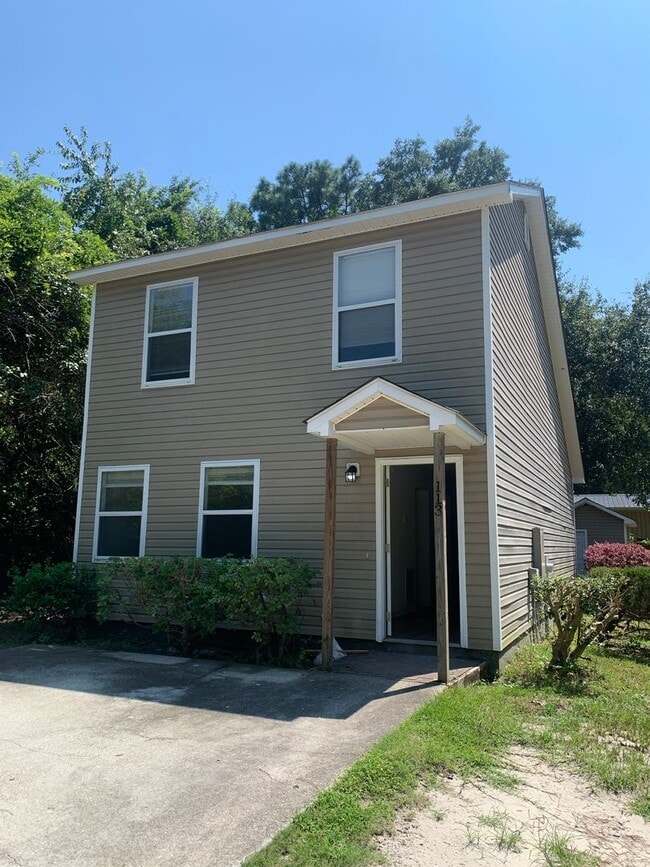Building Photo - $500 OFF 1ST MONTH'S RENT! 3 Bedroom 2 Bat... Rental