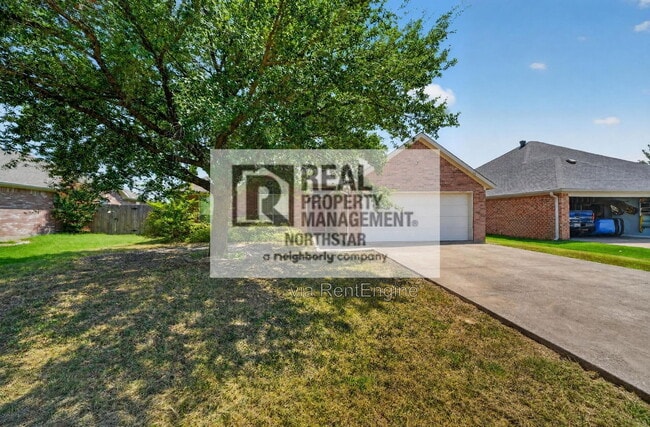 308 Pin Oak Ln