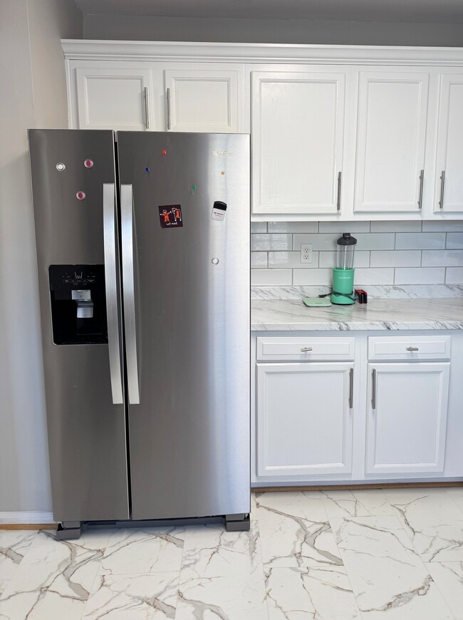 Kitchen - 202 Huntington Ln