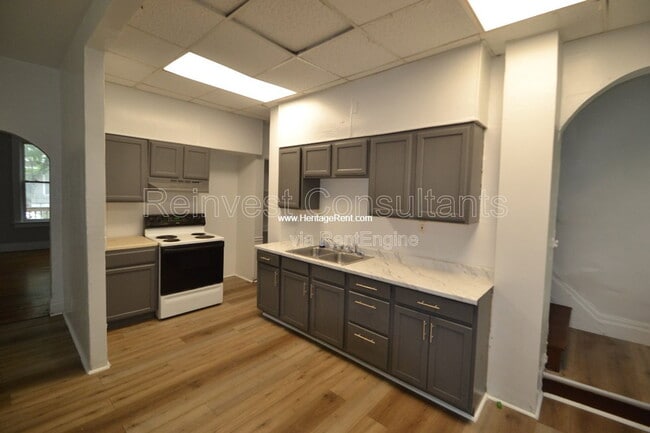 Photo - 310 E 16th St