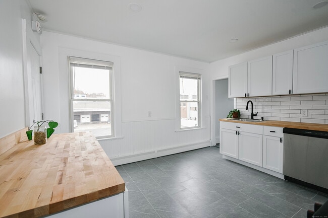 Photo - 22 Kelley St