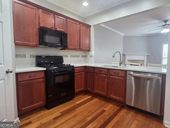 Photo - 2720 Beynon Ln NE