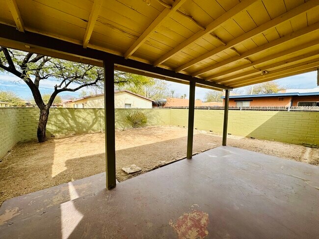 Photo - Rare Find 2/1 House IN DESIRED CENTRAL ARE...